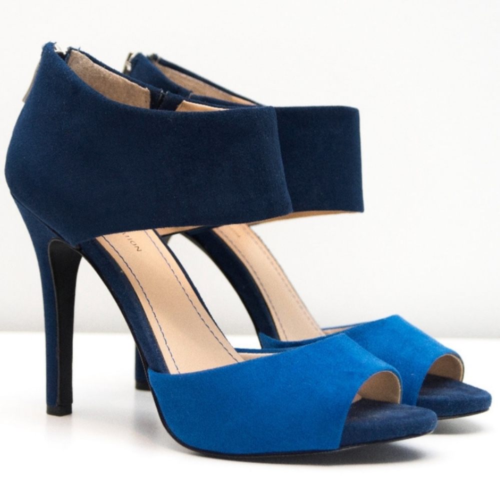 BCBG pumps - Picture 7 of 8